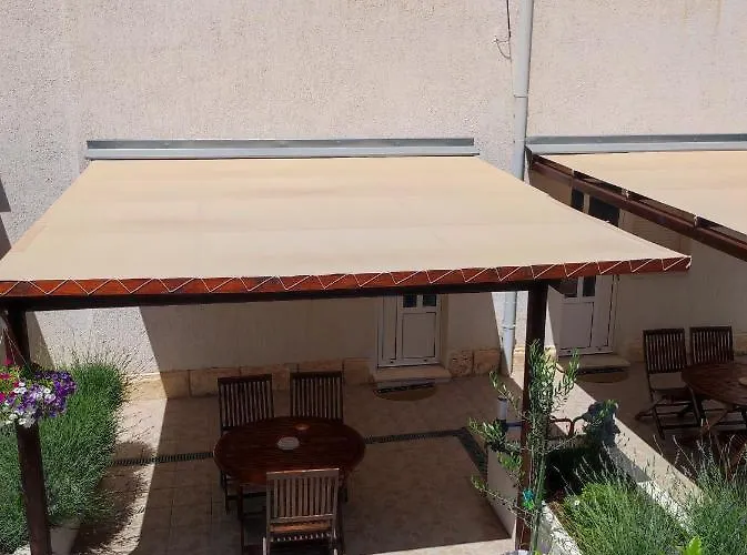 Carija 3*