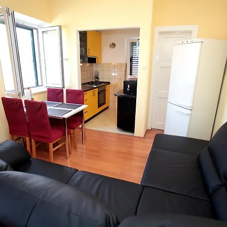 Carija 3* تروغير