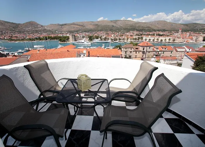 Carija Πανσιόν