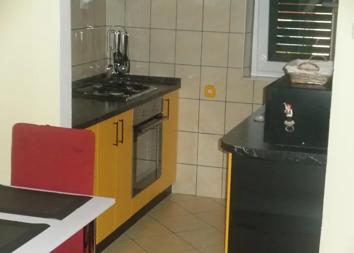 Carija 3* Τρογκίρ