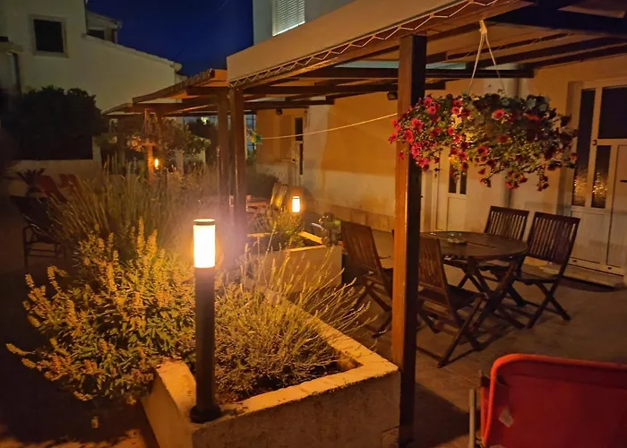 Πανσιόν Carija