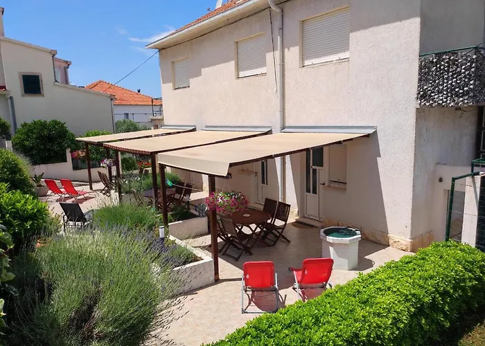 Carija 3* Τρογκίρ