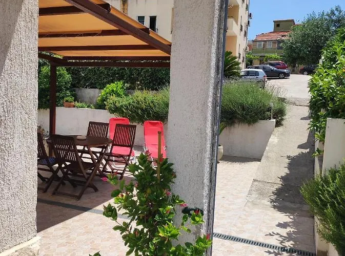 Carija Πανσιόν Τρογκίρ