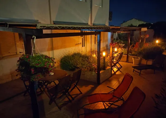 Carija 3* Τρογκίρ