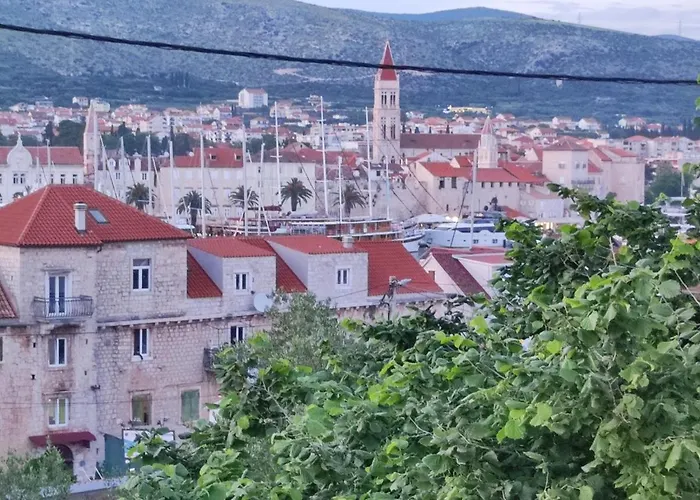 Πανσιόν Carija Τρογκίρ