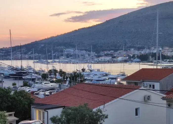 Carija 3* Τρογκίρ