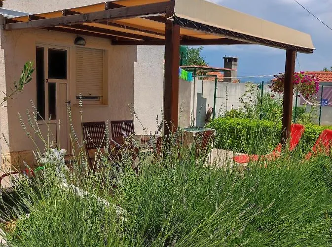 Carija 3* Τρογκίρ