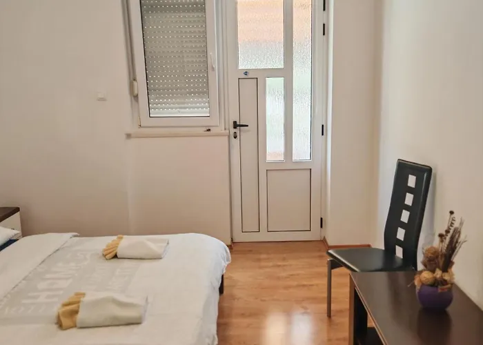 Carija 3* Τρογκίρ