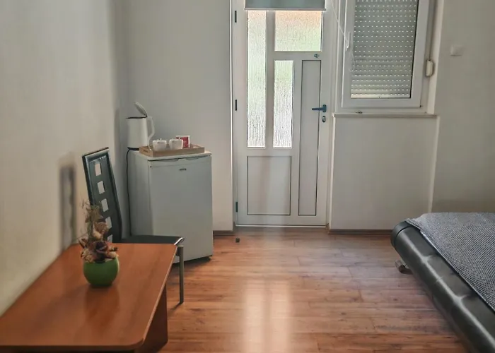 Carija Πανσιόν Τρογκίρ