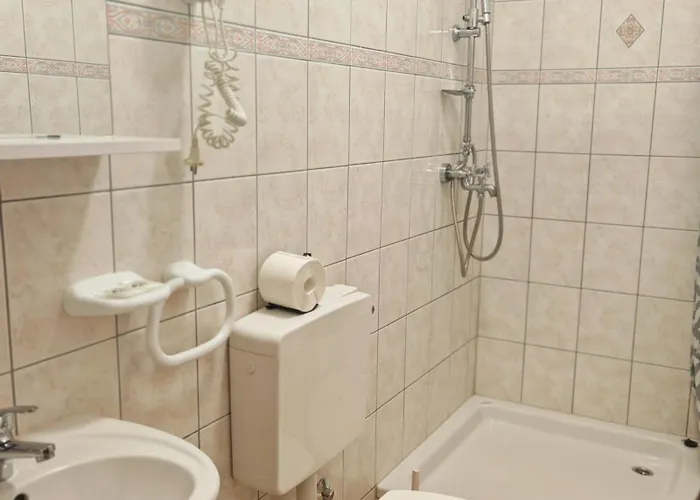 Carija 3* Τρογκίρ