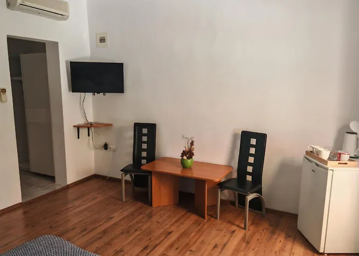 Carija Πανσιόν