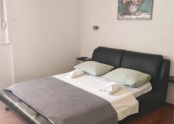 Carija Πανσιόν Τρογκίρ