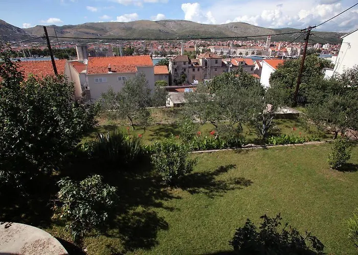Carija 3* Τρογκίρ